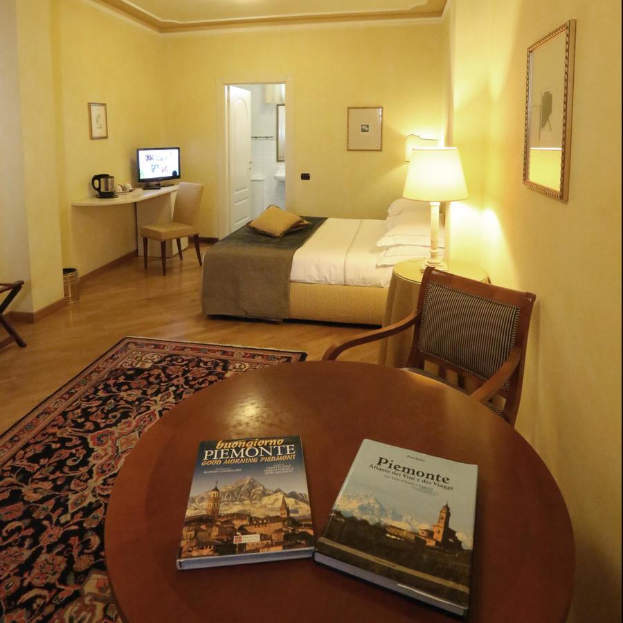 Albergo Castiglione Langhe Castiglione Tinella Exterior photo